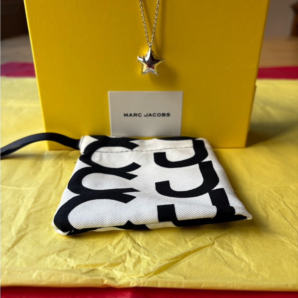 ⭐️ MARC JACOBS BALLOON STAR NECKLACE ⭐️ NWT ⭐️